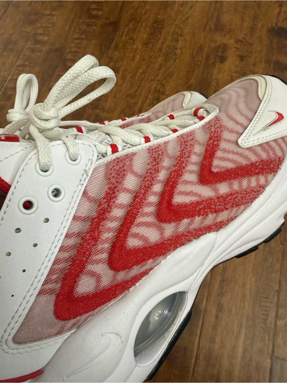 Nike Men’s White and Red Wave-Pattern Sneakers - Picture 10 of 15
